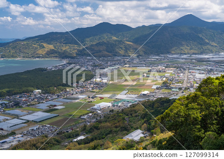 《佐賀縣》從鏡山展望台眺望的唐津灣的廣闊海景 《佐賀縣》從鏡山展望台眺望的唐津灣的廣闊海景 127099314