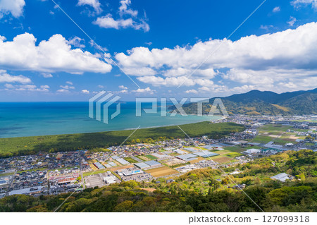 《佐賀縣》從鏡山展望台眺望的唐津灣的廣闊海景 《佐賀縣》從鏡山展望台眺望的唐津灣的廣闊海景 127099318