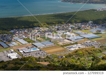 《佐賀縣》從鏡山展望台眺望的唐津灣的廣闊海景 《佐賀縣》從鏡山展望台眺望的唐津灣的廣闊海景 127099319