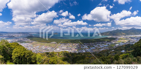 《佐賀縣》從鏡山展望台眺望的唐津灣的廣闊海景 127099329