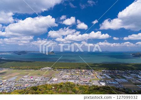 《佐賀縣》從鏡山展望台眺望的唐津灣的廣闊海景 127099332