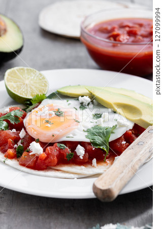 Huevos Rancheros. Traditional Mexican breakfast 127099994