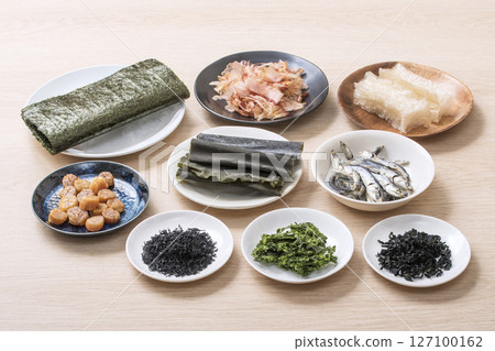 盤中的海鮮、各種乾貨、曬乾食品、健康食品 127100162