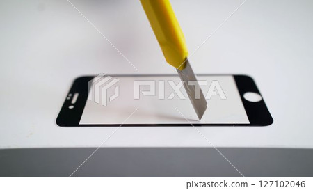 Cutting screen protector with precision knife Cutting screen protector with precision knife 127102046