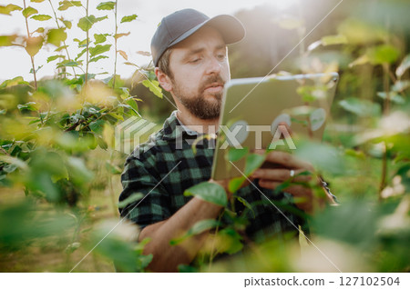 Monitoring orchard health with smart farming technology. Monitoring orchard health with smart farming technology. 127102504