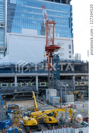 A view of the construction site in front of Shibuya Station, where redevelopment is underway 127104520
