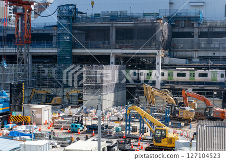 正在進行重建的澀谷站前施工現場 127104523