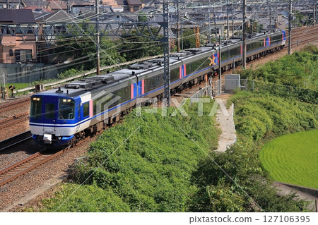 Chizu Express HOT7000 series diesel car being sent to its starting point, Osaka Station, 2010/8/26 127106395