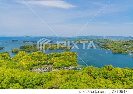 （長崎縣）從天海峰展望台眺望九十九島及佐世保灣的島嶼 127106424