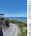 Road where you can see the sea 127106611