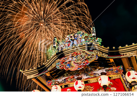 Saitama Chichibu Night Festival: Food stalls and fireworks (composite) 127106654