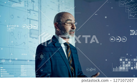 商人進行演示和統計數據的概念視覺 127107207