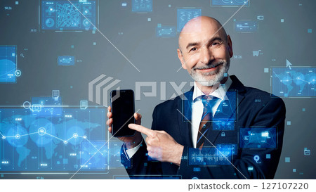 一個外國男人拿著智慧型手機和數位科技的概念視覺 127107220