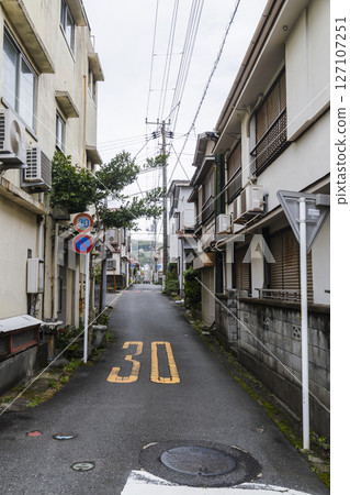 Ito, residential back alley, cloudy weather 127107251