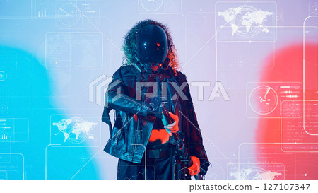 一名戴著頭盔的女性的概念視覺圖和數字數據 127107347
