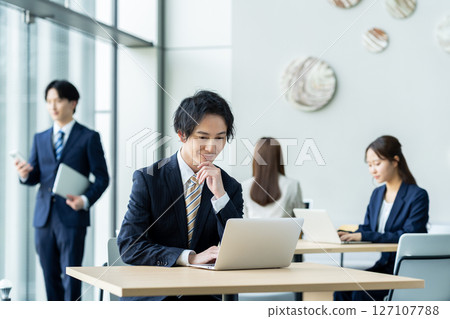 Businessmen working in an office. Filming cooperation: SKY Perfect Tokyo Media Center 127107788