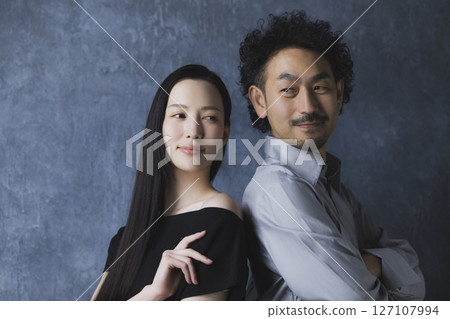 Male and female staring 127107994