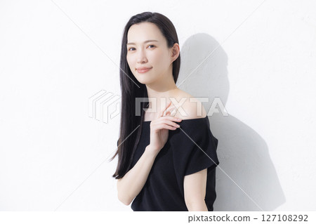 A woman wearing a black off-the-shoulder A woman wearing a black off-the-shoulder 127108292