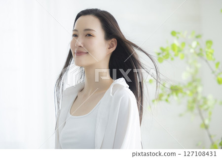 Women who do hair care 127108431