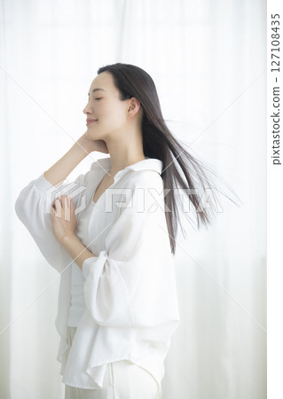 Women who do hair care Women who do hair care 127108435