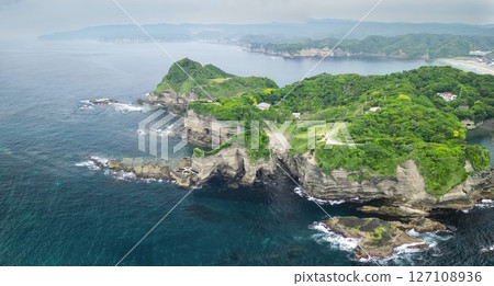 Aerial photography of the complex natural formations of Ubara Utopia, shot by drone in Katsuura City, Chiba Prefecture 127108936