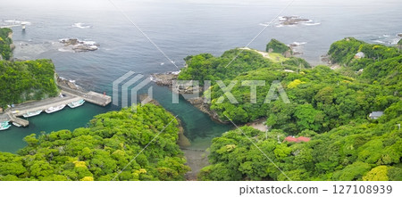 Aerial photography of the complex natural formations of Ubara Utopia, shot by drone in Katsuura City, Chiba Prefecture 127108939