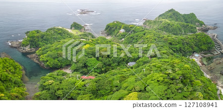 Aerial photography of the complex natural formations of Ubara Utopia, shot by drone in Katsuura City, Chiba Prefecture 127108941