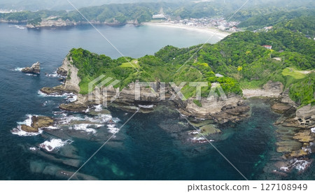 千葉縣勝浦市無人機空拍的鵜鶘複雜自然形態 千葉縣勝浦市無人機空拍的鵜鶘複雜自然形態 127108949