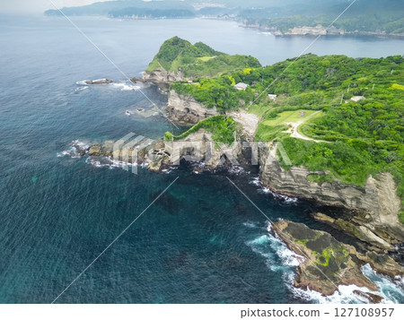 Aerial photography of the complex natural formations of Ubara Utopia, shot by drone in Katsuura City, Chiba Prefecture 127108957