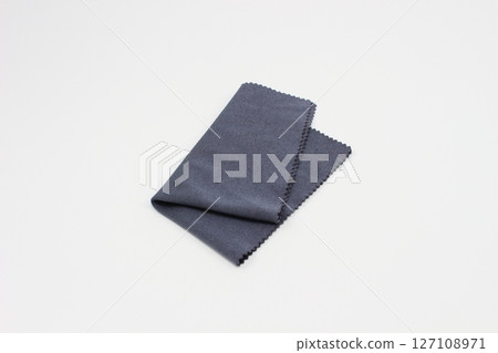 用於輕輕擦拭精密設備的黑色鏡頭布 用於輕輕擦拭精密設備的黑色鏡頭布 127108971