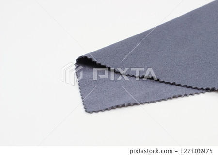 使用黑色鏡頭布保持日常生活清潔 使用黑色鏡頭布保持日常生活清潔 127108975