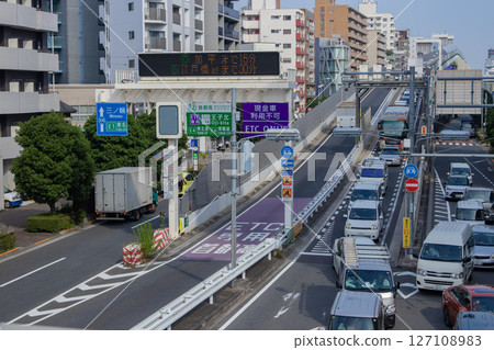 Traffic at Oji Kita/Shuto Expressway entrance/exit [Urban image] 127108983
