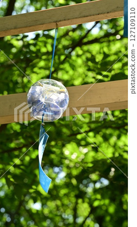 Scenery of swaying wind chimes 127109110