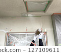 Lysine spray painting on the ceiling 127109611