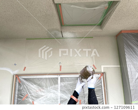 Lysine spray painting on the ceiling Lysine spray painting on the ceiling 127109611