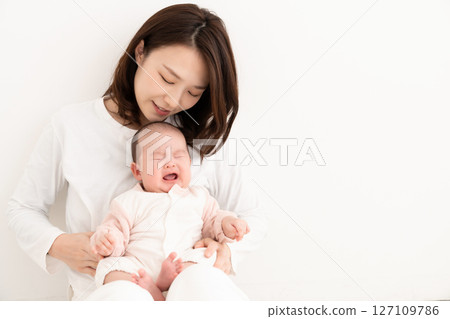 媽媽和寶寶哭 媽媽和寶寶哭 127109786