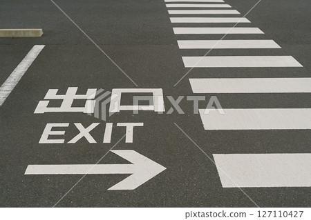 Sign: Exit 7, letters indicating the direction 127110427