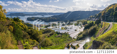 <Saga Prefecture> Rice terraces in Oura and rural scenery overlooking Imari Bay <Saga Prefecture> Rice terraces in Oura and rural scenery overlooking Imari Bay 127111054