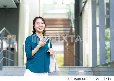 A young businesswoman using a smartphone. Filming cooperation: SKY Perfect Tokyo Media Center 127111514