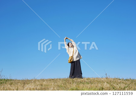 Woman, middle age, stretching, whole body Woman, middle age, stretching, whole body 127111559