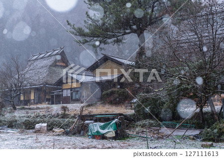 This photo was taken in Miyama-cho, Nantan-shi, Kyoto, in thatched roof village covered with snow. 127111613