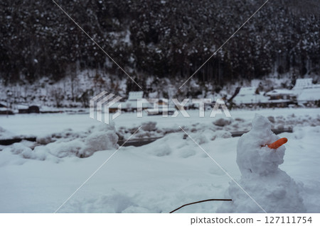 This photo was taken in Miyama-cho, Nantan-shi, Kyoto, in thatched roof village covered with snow. 127111754