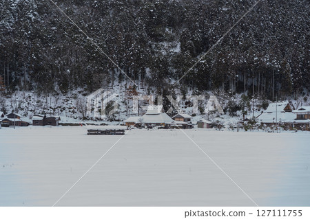 This photo was taken in Miyama-cho, Nantan-shi, Kyoto, in thatched roof village covered with snow. This photo was taken in Miyama-cho, Nantan-shi, Kyoto, in thatched roof village covered with snow. 127111755