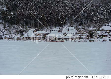 This photo was taken in Miyama-cho, Nantan-shi, Kyoto, in thatched roof village covered with snow. This photo was taken in Miyama-cho, Nantan-shi, Kyoto, in thatched roof village covered with snow. 127111758
