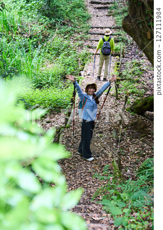 健行、健行、老年、散步、爬山 127111984