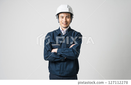 一位 20 多歲建築經理的肖像 127112278