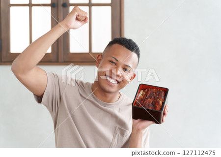 外國遊客吃日本料理 外國遊客吃日本料理 127112475