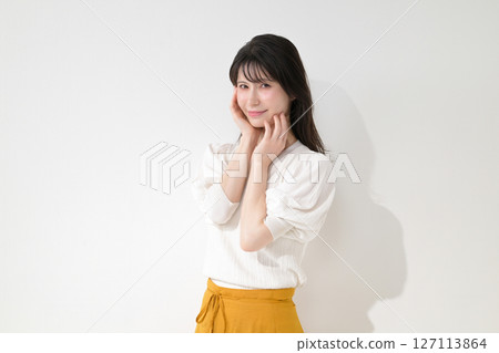 A woman with a smile 127113864