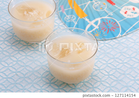 Well chilled sweet sake Well chilled sweet sake 127114154