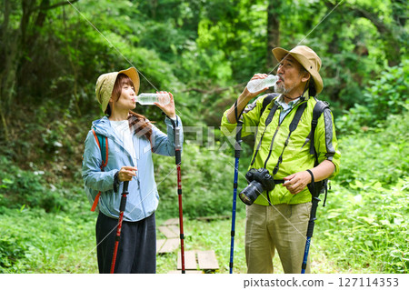 Hydration, heat stroke prevention, hiking, trekking, seniors, walking, mountain climbing 127114353